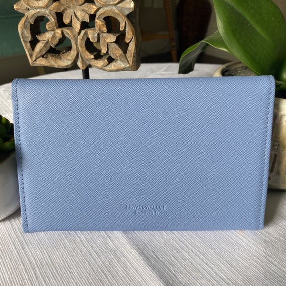 Sweet New periwinkle blue wallet - Picture 2 of 5